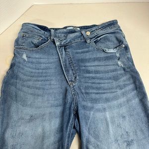 Risen denim jeans
